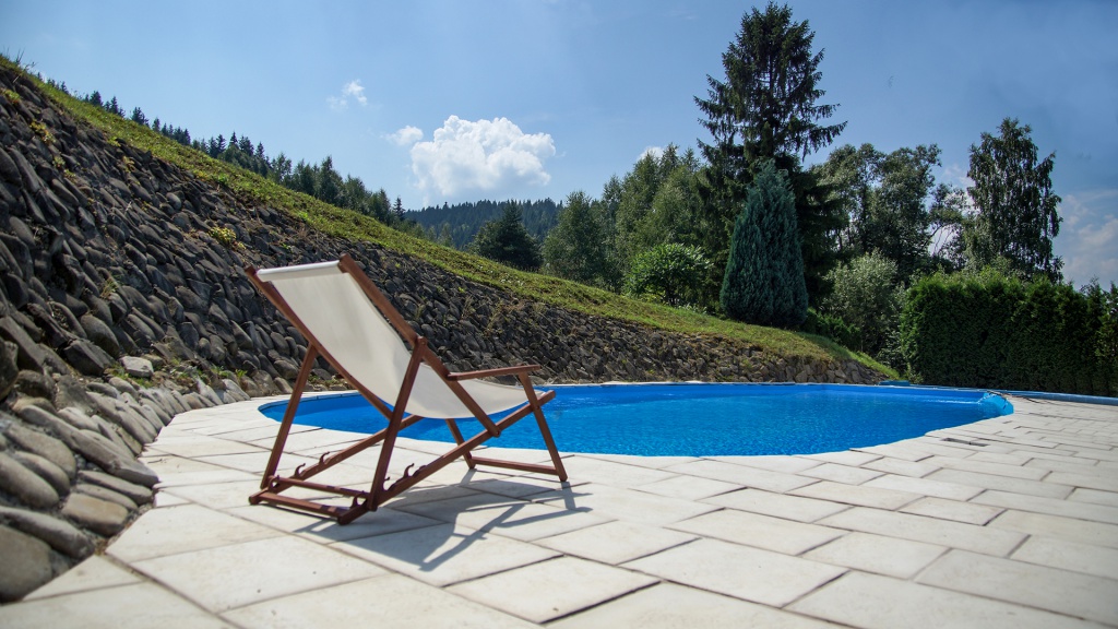 Een huis met zwembad te huur – zomervakantie in de bergen Willa Sonia